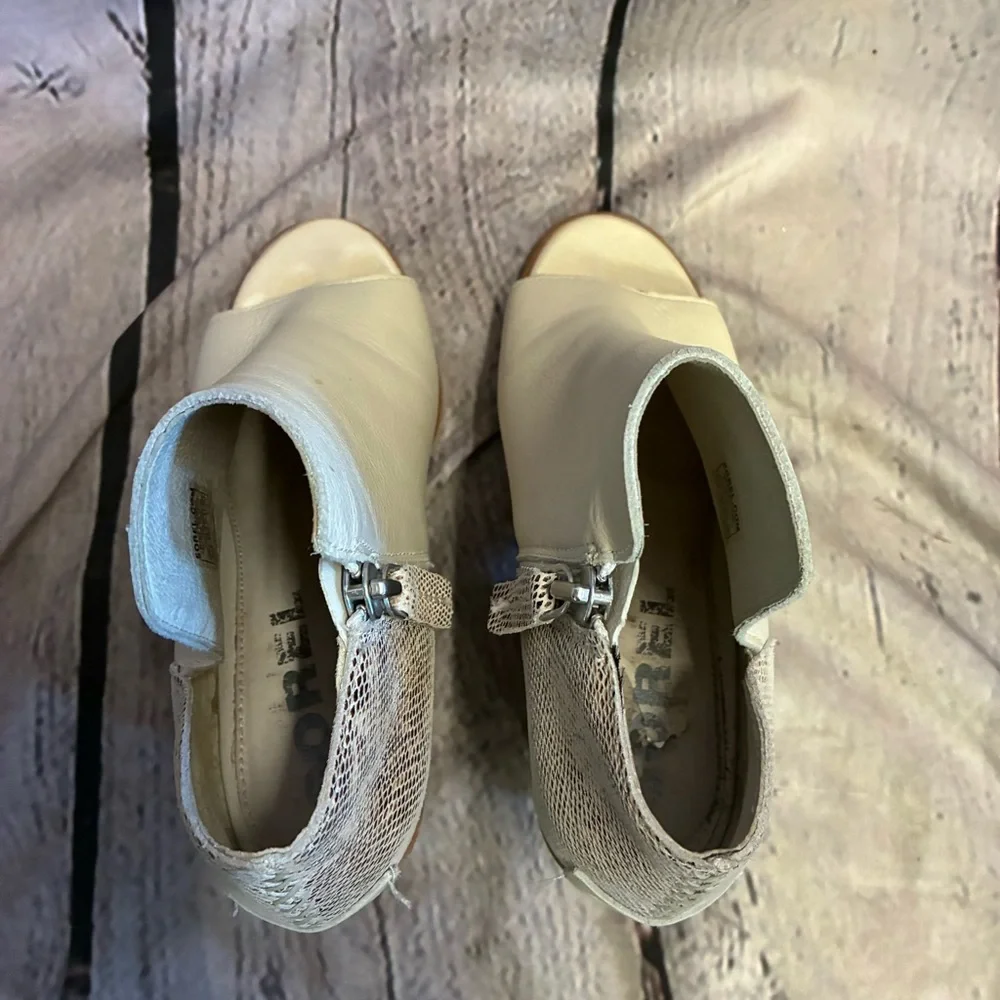 SOREL Women’s Leather Beige Snakeprint Nadia Sea Salt Peep Toe Ankle Booties 5.5